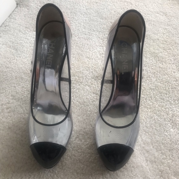 chanel cc cap toe pumps